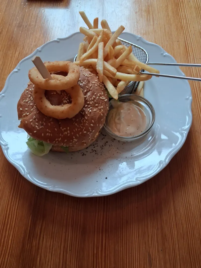 Bacon burger s hranolky